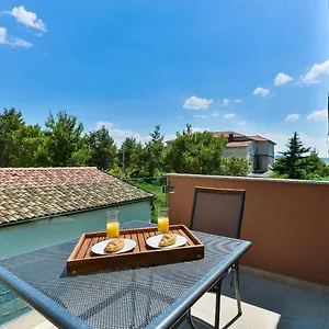 Willa Cascada With Private Jacuzzi And Private Parking, Starigrad Paklenica