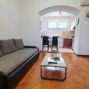 https://apartman-ana-1.in-istria.net